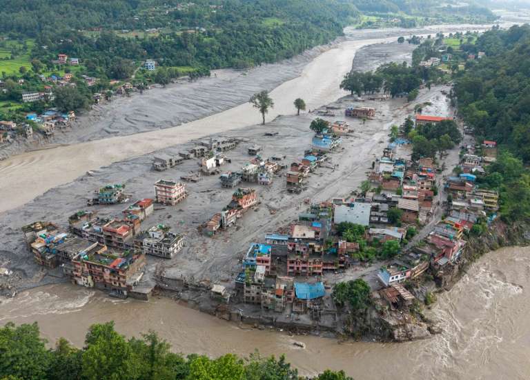 Crue de boue dévastatrice au Népal et au Tibet : au moins 165 morts, plus d’un millier de disparus