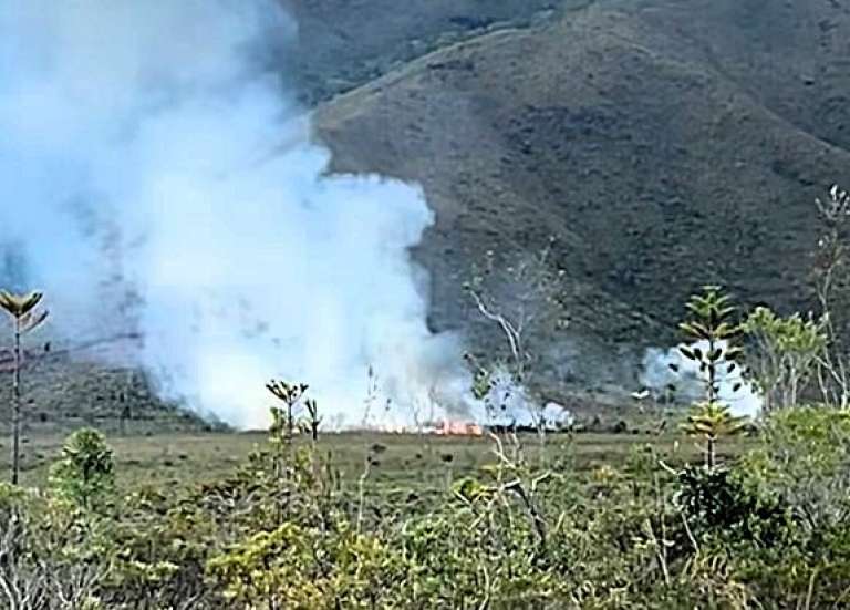 Incendie en cours près du lac de Yaté