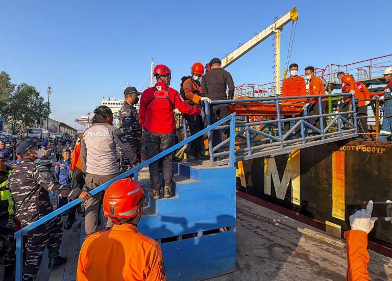 Naufrage d’un ferry en Indonésie : six morts et 129 personnes recherchées