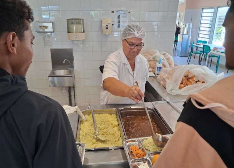 Ces cantines où les produits locaux deviennent majoritaires dans les assiettes
