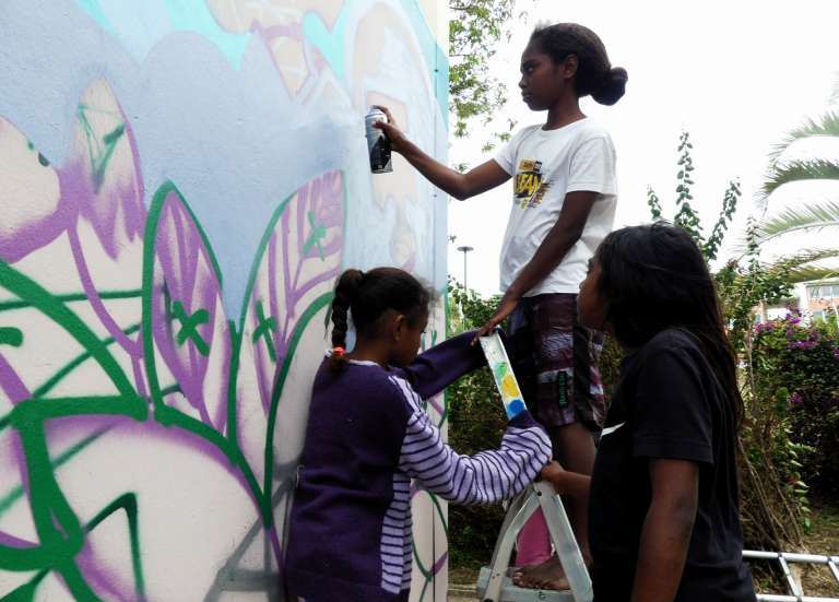 À Tuband, des jeunes dessinent le vivre-ensemble sur les murs de leur quartier