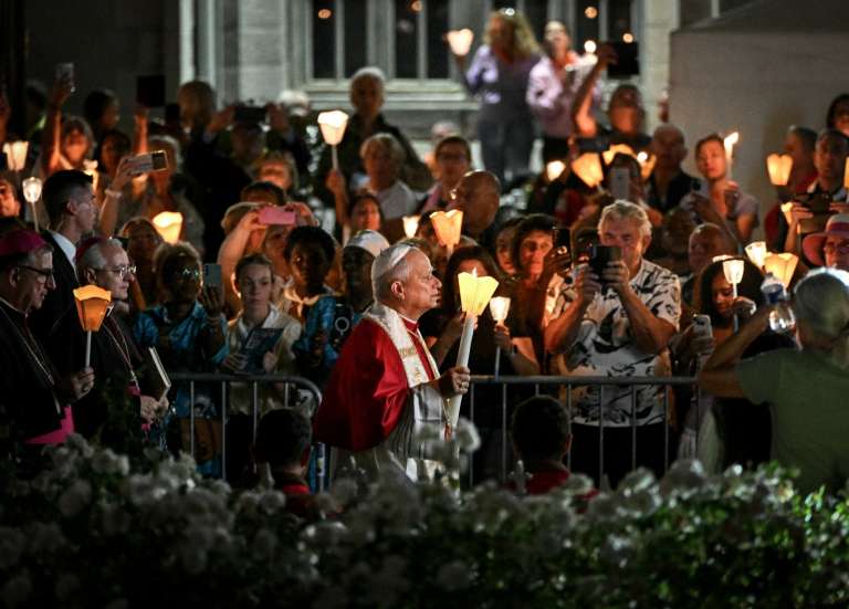 À Lourdes, les pèlerins séduits par un pape