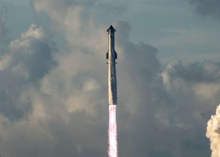La mégafusée Starship d’Elon Musk atteint l’orbite et amerrit avec succès dans l’océan Pacifique