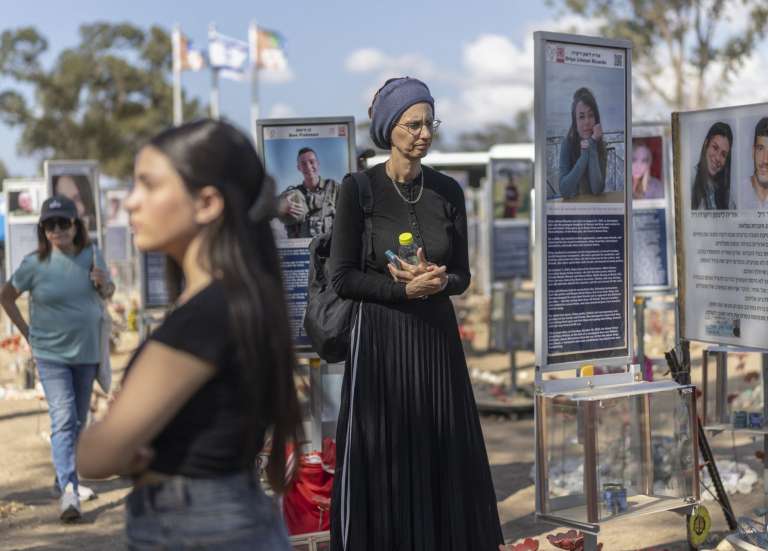 7-Octobre : hommage teinté de tensions politiques avant les élections en Israël