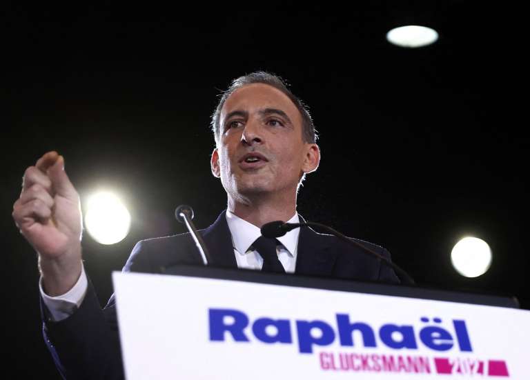 Glucksmann largement élu candidat de la gauche sociale-démocrate à la présidentielle