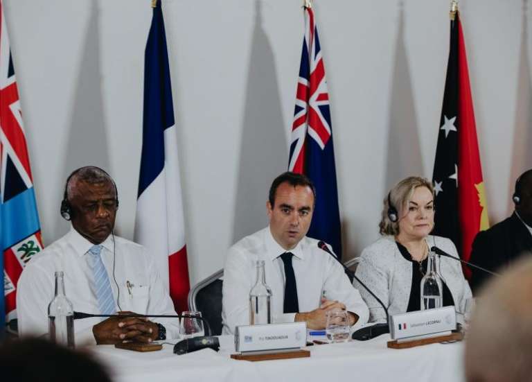 Défense : la France veut muscler son partenariat avec les Fidji depuis la Nouvelle-Calédonie