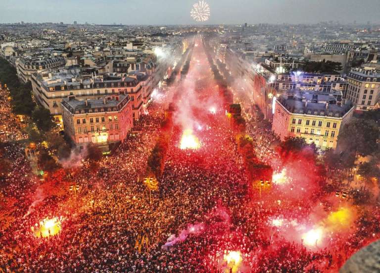 La France a la tête dans les étoiles