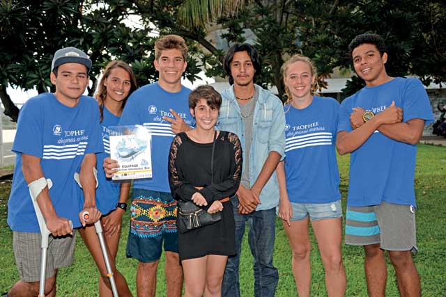  4 > En fin d’après-midi, les gagnants ont été récompensés. En voile, les équipages du lycée Lapérouse et du lycée Blaise-Pascal représenteront la province Sud en finale. Côté musique, c’est le duo composé de Nils (guitare/voix, lycée Larépouse) et Gwena (voix, lycée Blaise-Pascal) qui iront en finale. Celle-ci aura lieu le 20 août, après une semaine de stage.